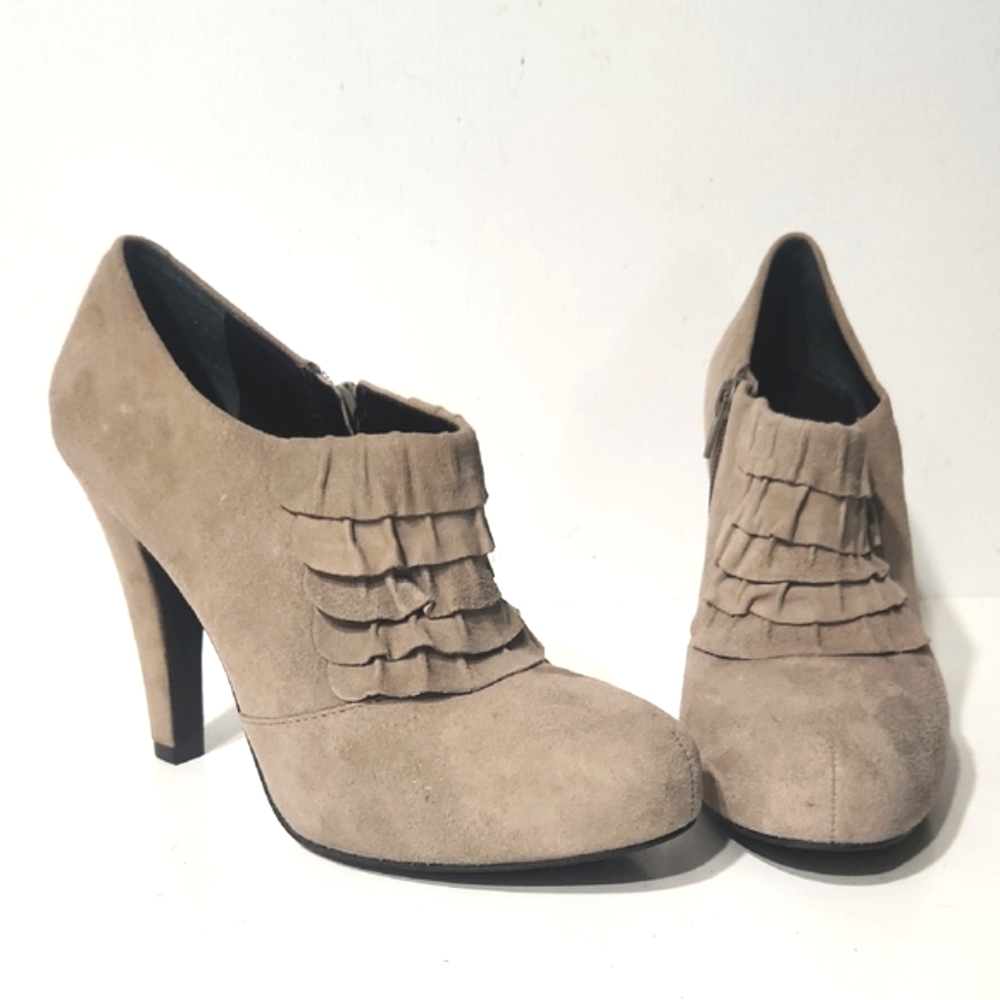 NEW! Gianni Bini Tula Suede Stone Ruffled Zip Up Bootie Ankle Boots Size 9
